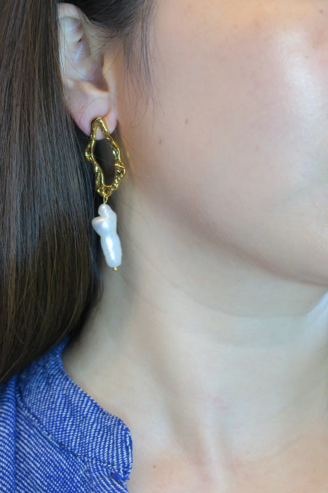 Venus gold plated earring